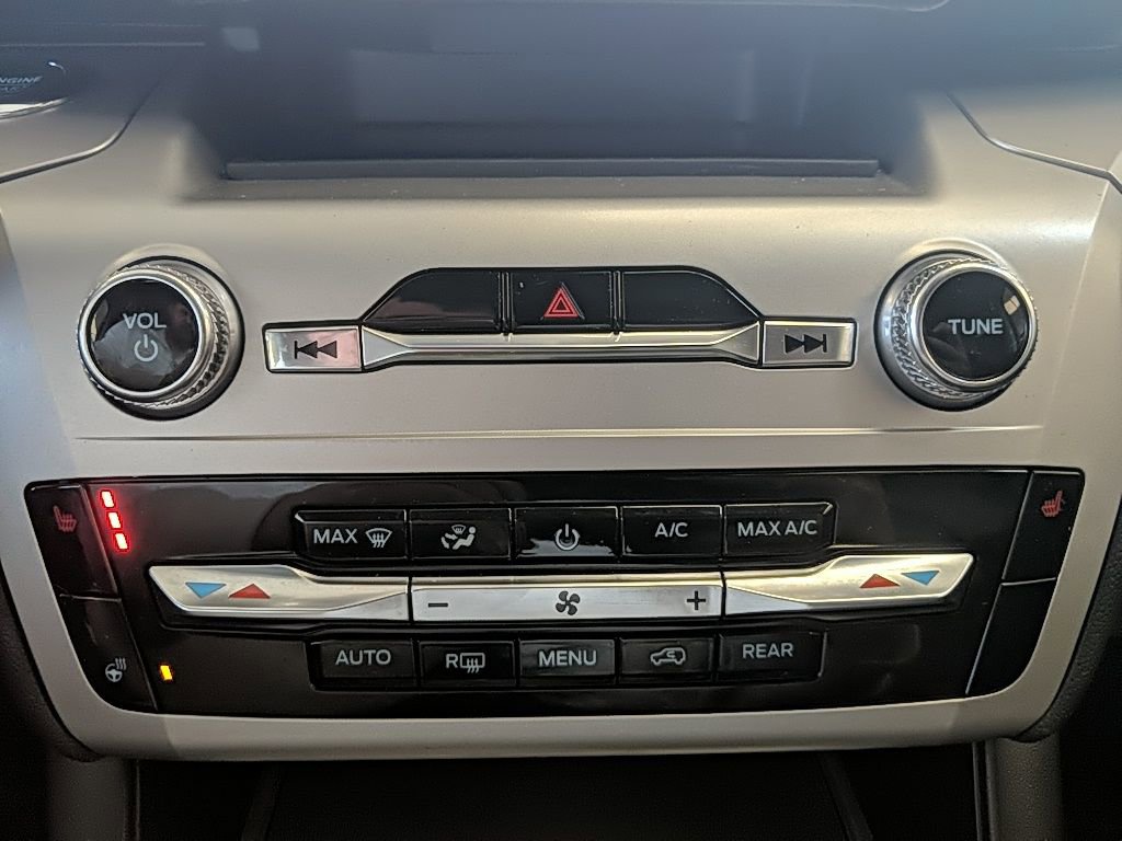 Used 2022 Ford Explorer XLT w/ Equipment Group 202A image 22