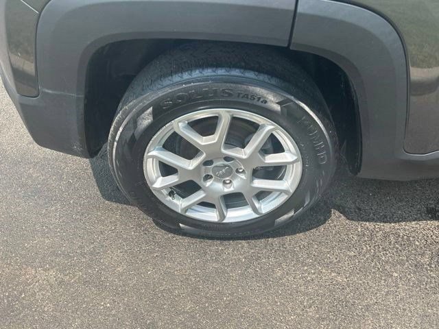Used 2020 Jeep Renegade Latitude FWD image 41