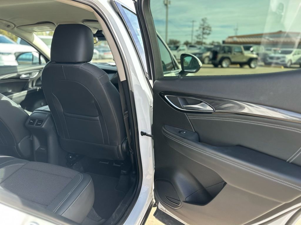 Used 2023 Buick Envision Preferred image 10