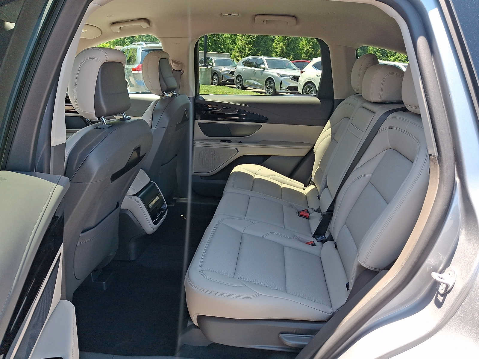 Used 2024 Lincoln Nautilus Premier AWD/4WD image 10