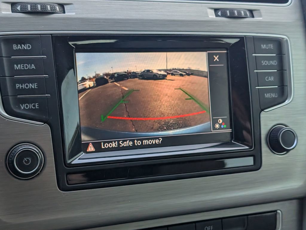 Used 2015 Volkswagen Golf TDI S image 20