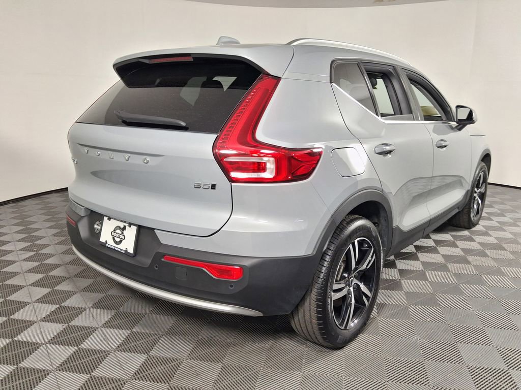Used 2025 Volvo XC40 B5 Core AWD/4WD image 9