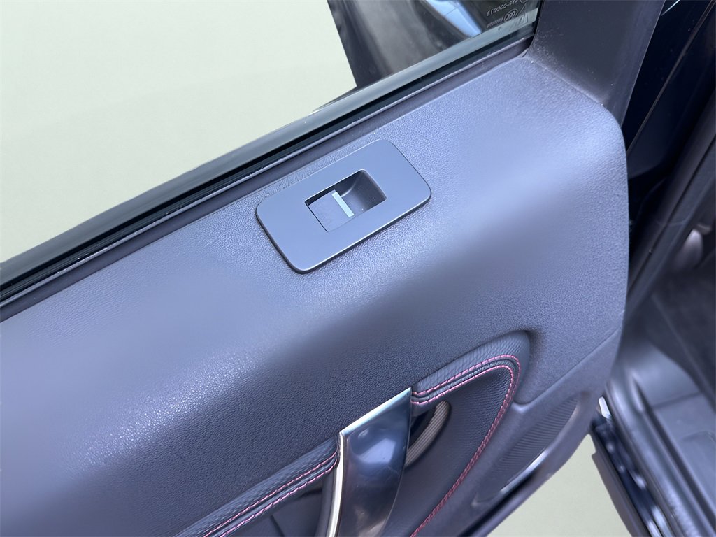 Used 2020 Land Rover Discovery Sport SE R-Dynamic image 28