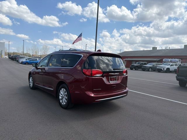 Used 2018 Chrysler Pacifica Touring-L Plus FWD image 3