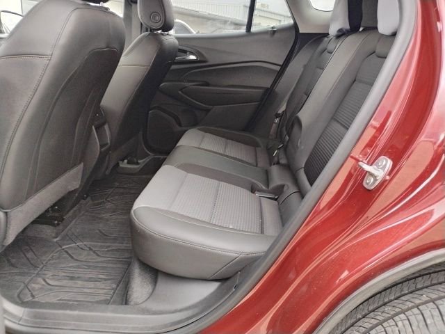 Used 2024 Chevrolet Trax LT w/ LT Convenience Package image 9