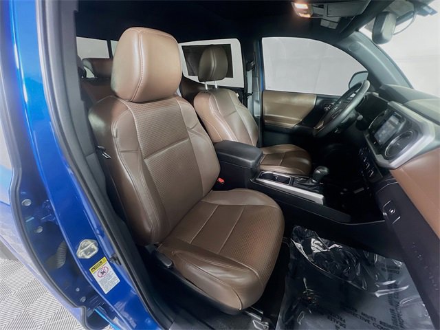Used 2016 Toyota Tacoma Limited image 29