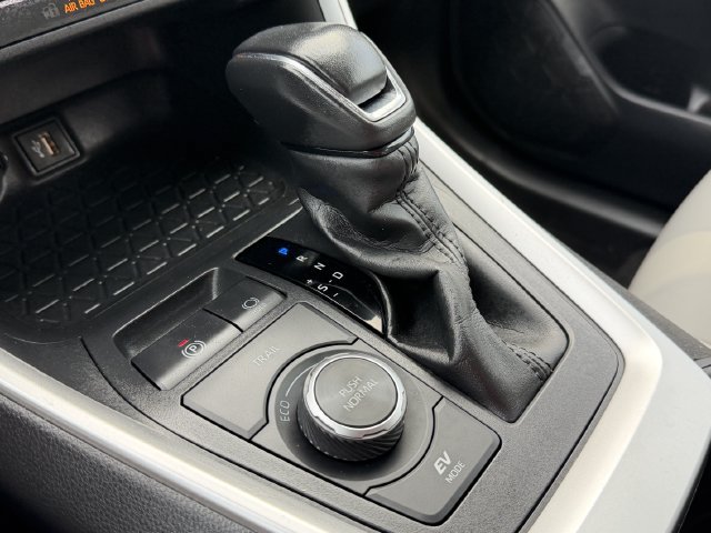 Certified 2023 Toyota RAV4 XLE Premium AWD/4WD image 18