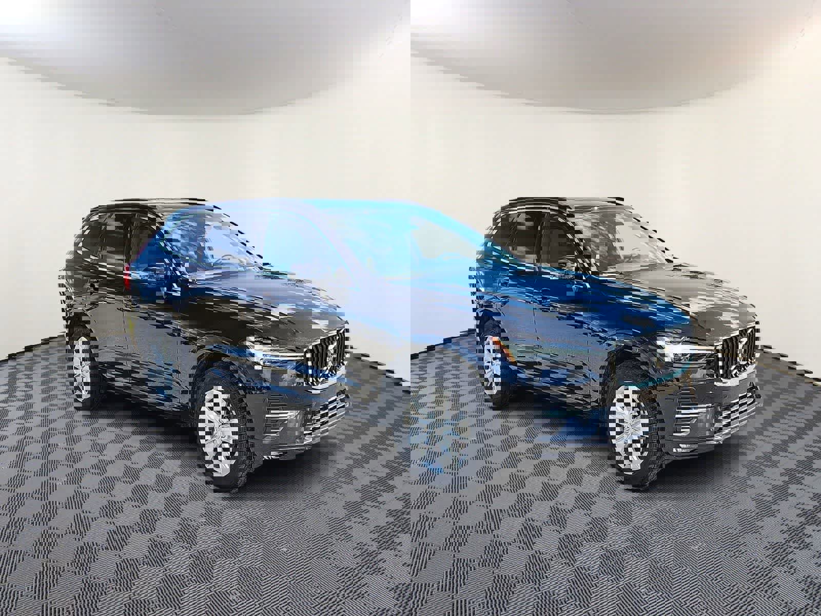 Used 2022 Volvo XC60 B5 Momentum image 4