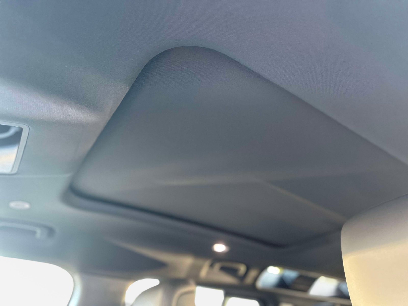 New 2026 Land Rover Defender 110 X-Dynamic SE image 25