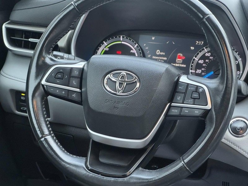 Used 2023 Toyota Highlander XLE image 12