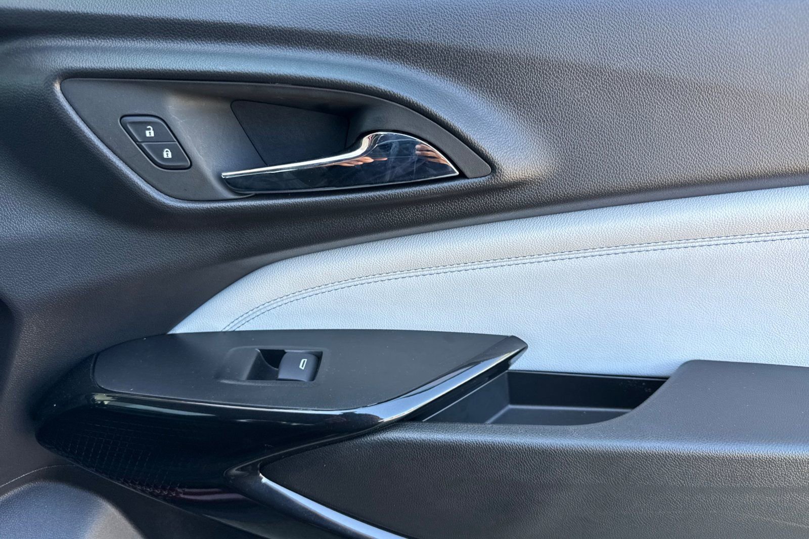 Used 2025 Chevrolet Trax LT w/ Driver Confidence Package image 18