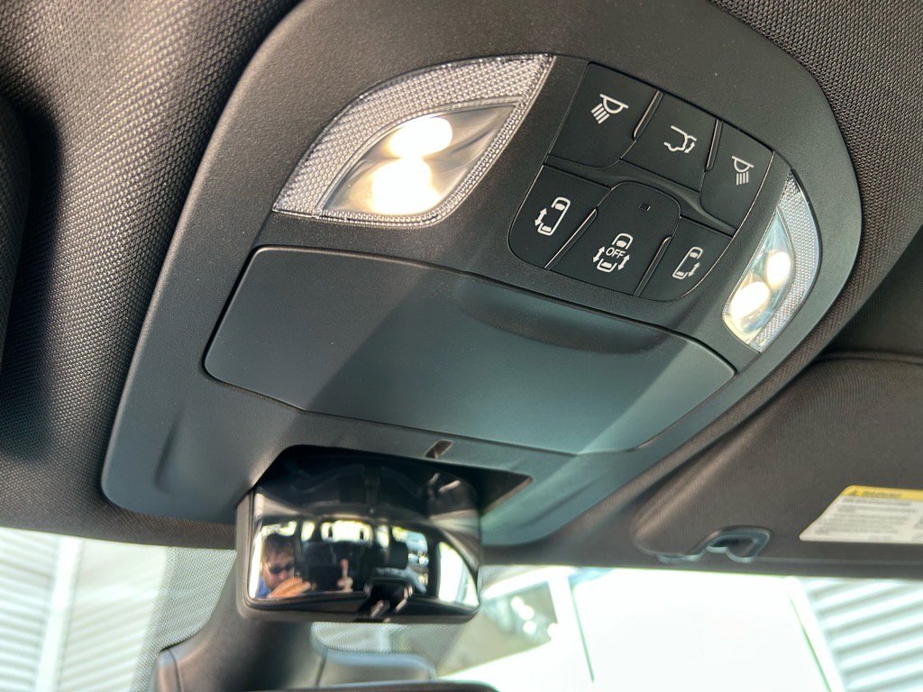 New 2025 Chrysler Voyager LX image 33