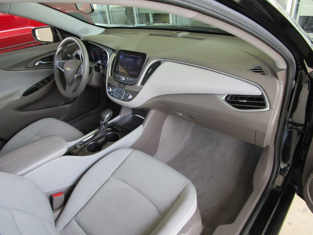Used 2025 Chevrolet Malibu LT image 23