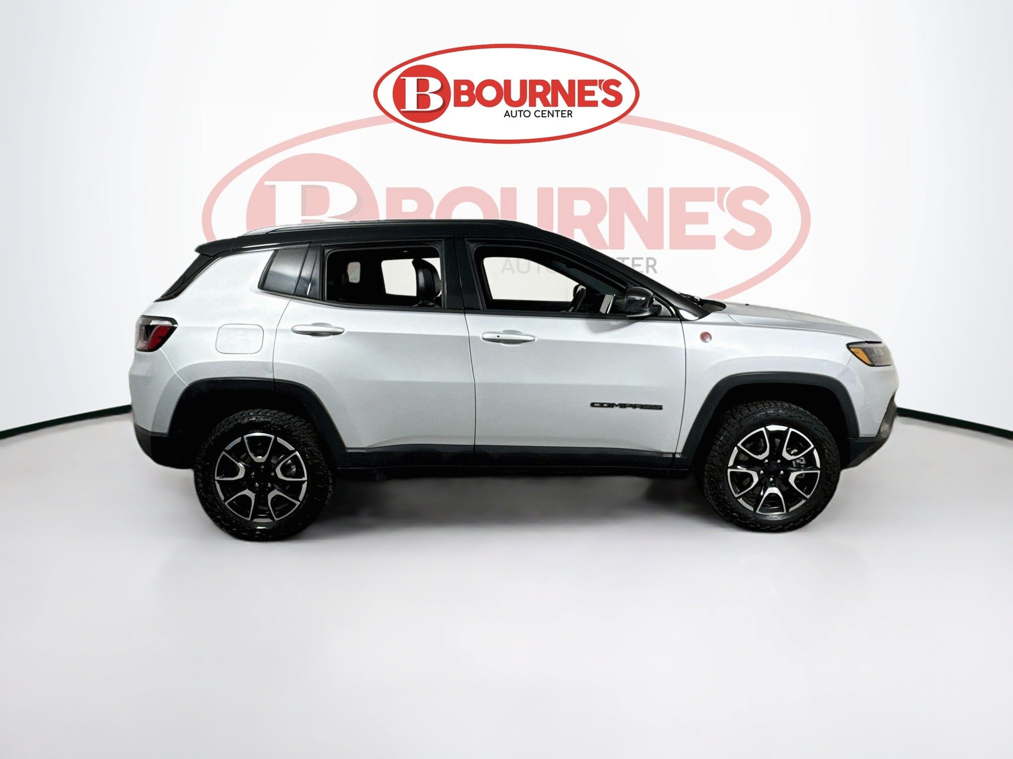 Used 2024 Jeep Compass Trailhawk AWD/4WD image 9