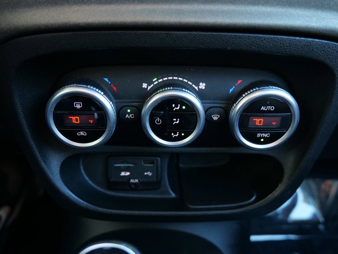 Used 2014 FIAT 500L Trekking w/ Popular Equipment Group image 31