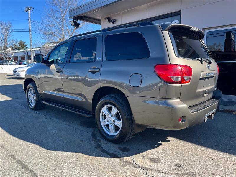 Used 2012 Toyota Sequoia SR5 w/ Premium Pkg image 2