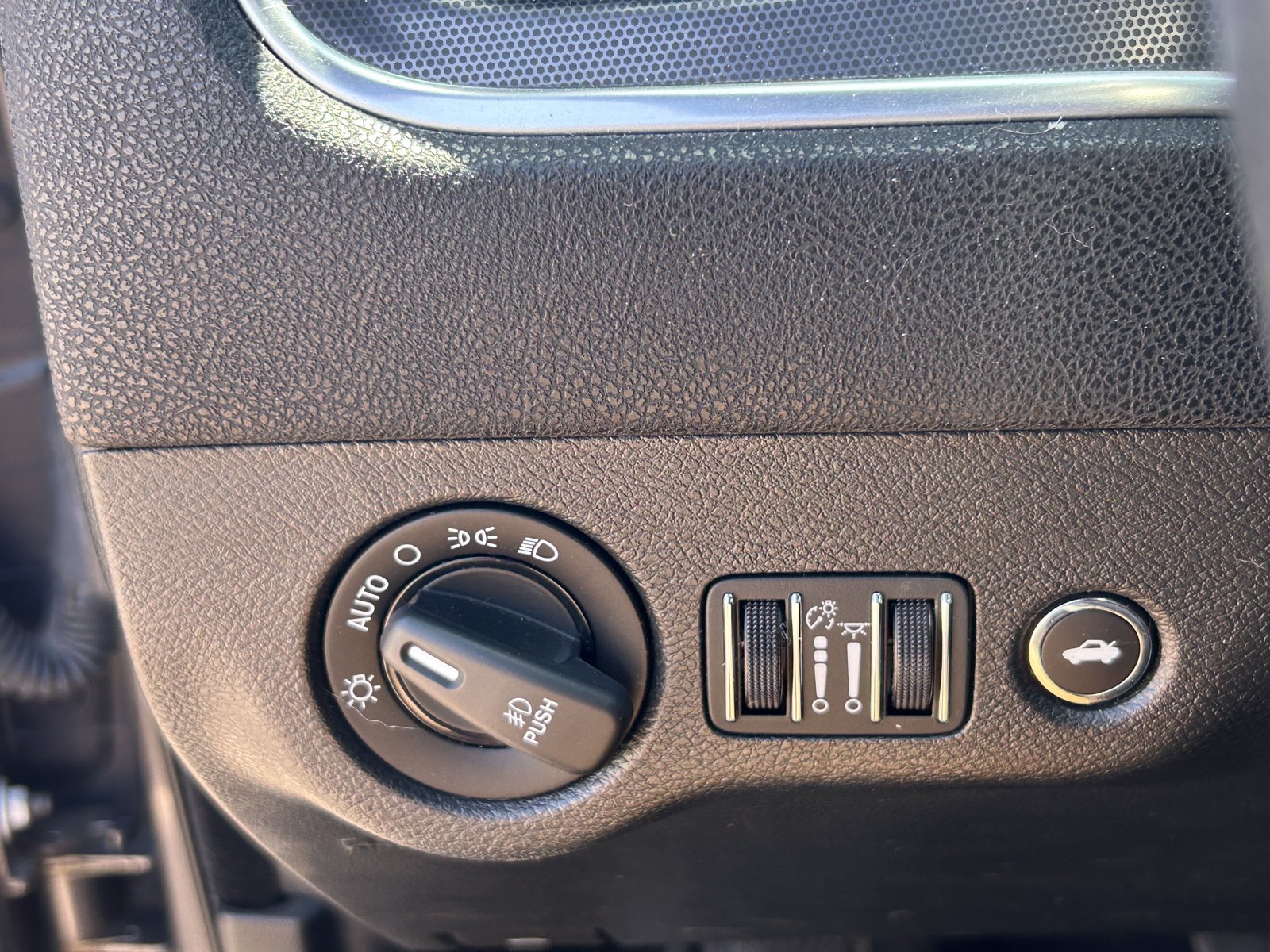 Used 2018 Dodge Charger R/T RWD image 15