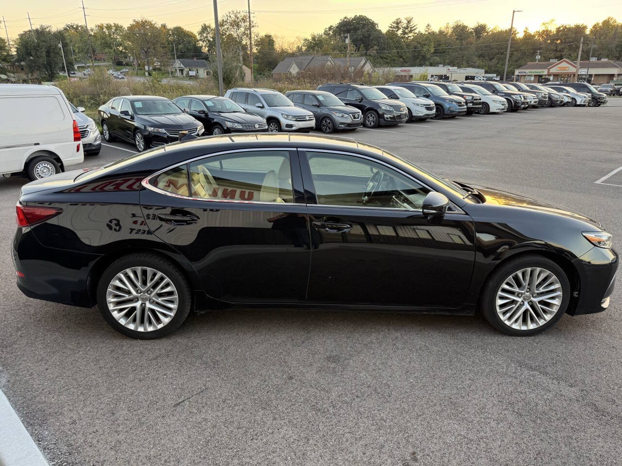 Used 2016 Lexus ES 350 w/ Luxury Package w/Wood Trim FWD image 6