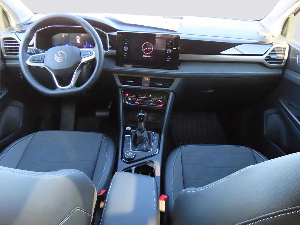 New 2025 Volkswagen Taos SE image 17