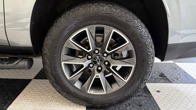 Used 2024 Chevrolet Suburban Z71 w/ Luxury Package AWD/4WD image 12