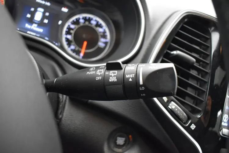 Used 2022 Jeep Cherokee Limited AWD/4WD image 27