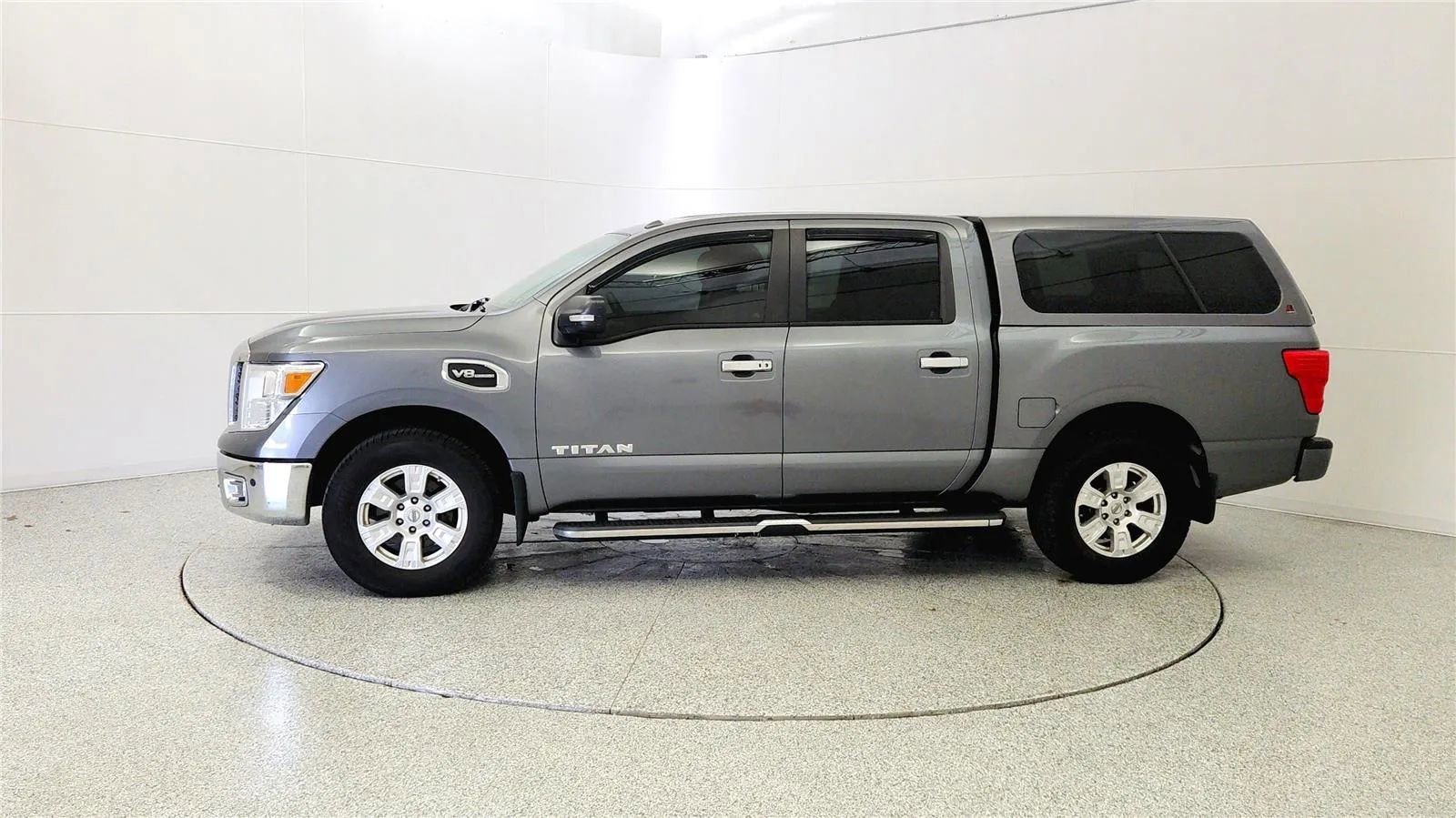 Used 2017 Nissan Titan SV AWD/4WD image 4