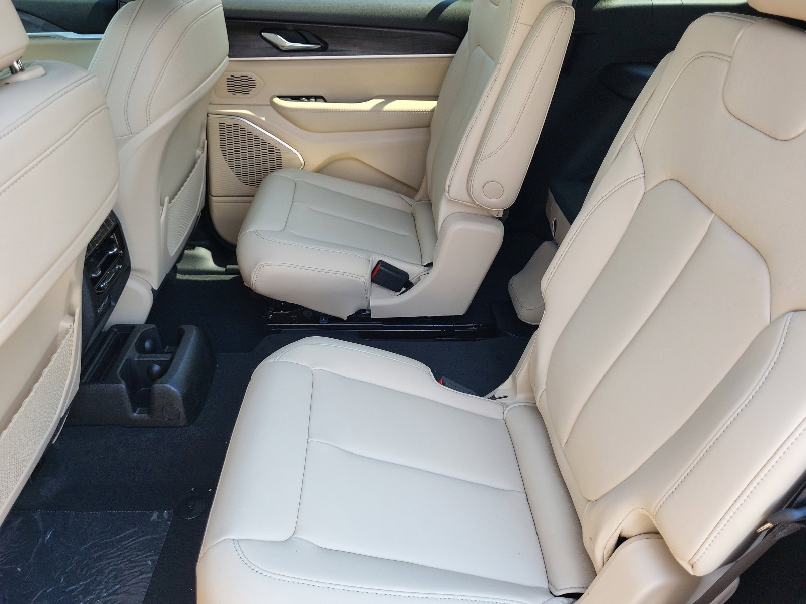 New 2025 Jeep Grand Cherokee L Limited w/ Black Appearance Package image 22