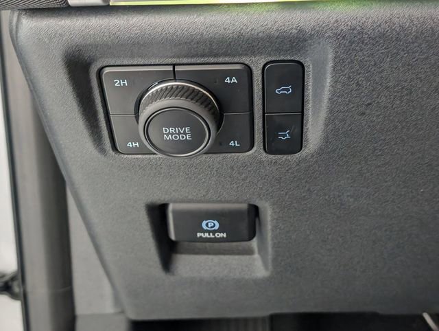 Used 2025 Ford Expedition Platinum AWD/4WD image 16