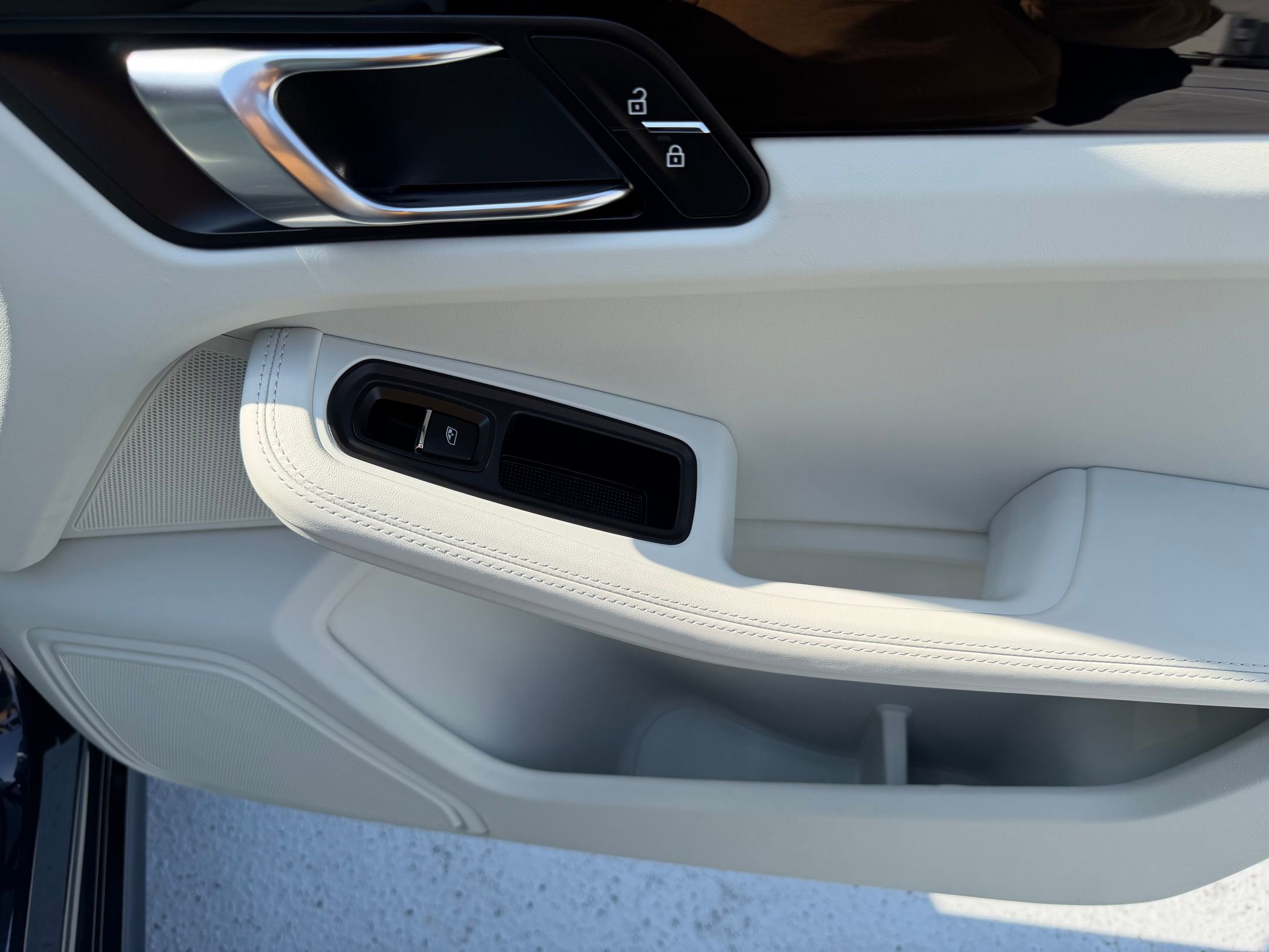 Used 2023 Porsche Macan Turbo image 18