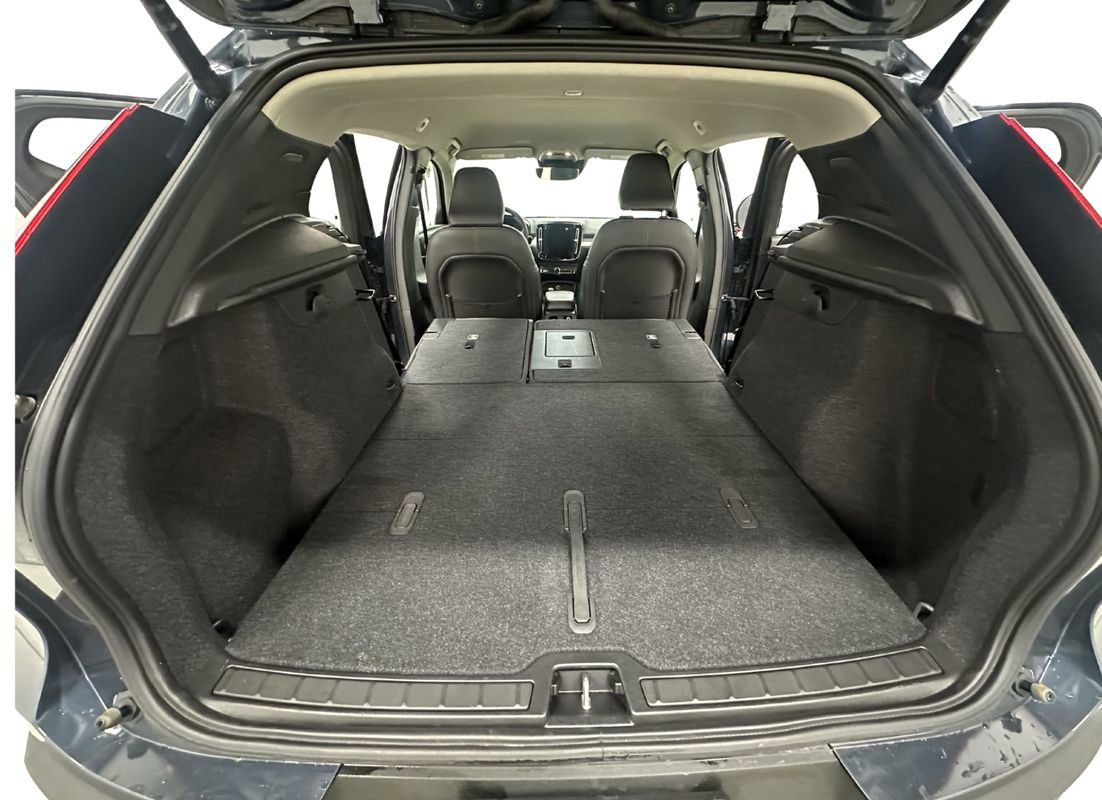 Used 2021 Volvo XC40 T5 Momentum image 14