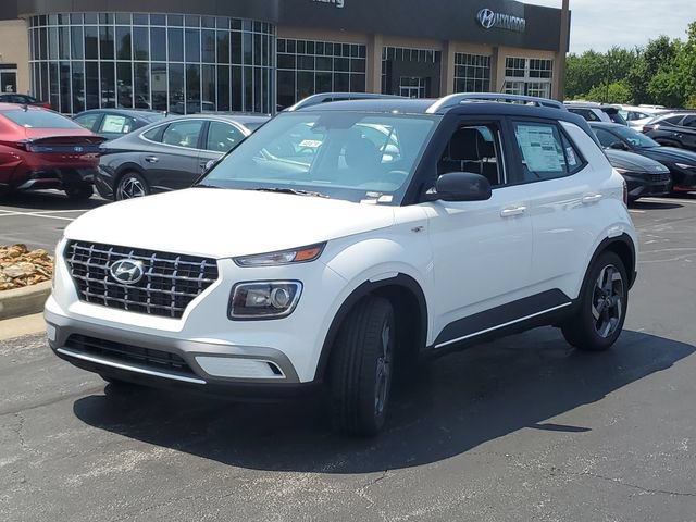 New 2026 Hyundai Venue SEL FWD image 2