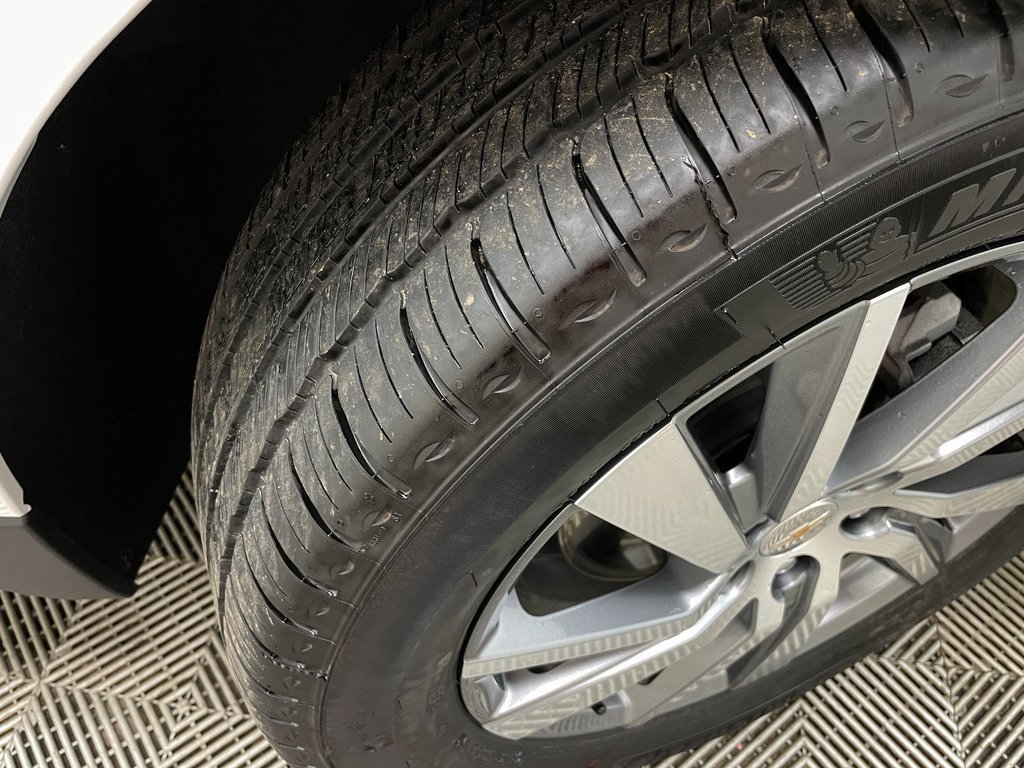 Used 2024 Chevrolet Equinox Premier image 52