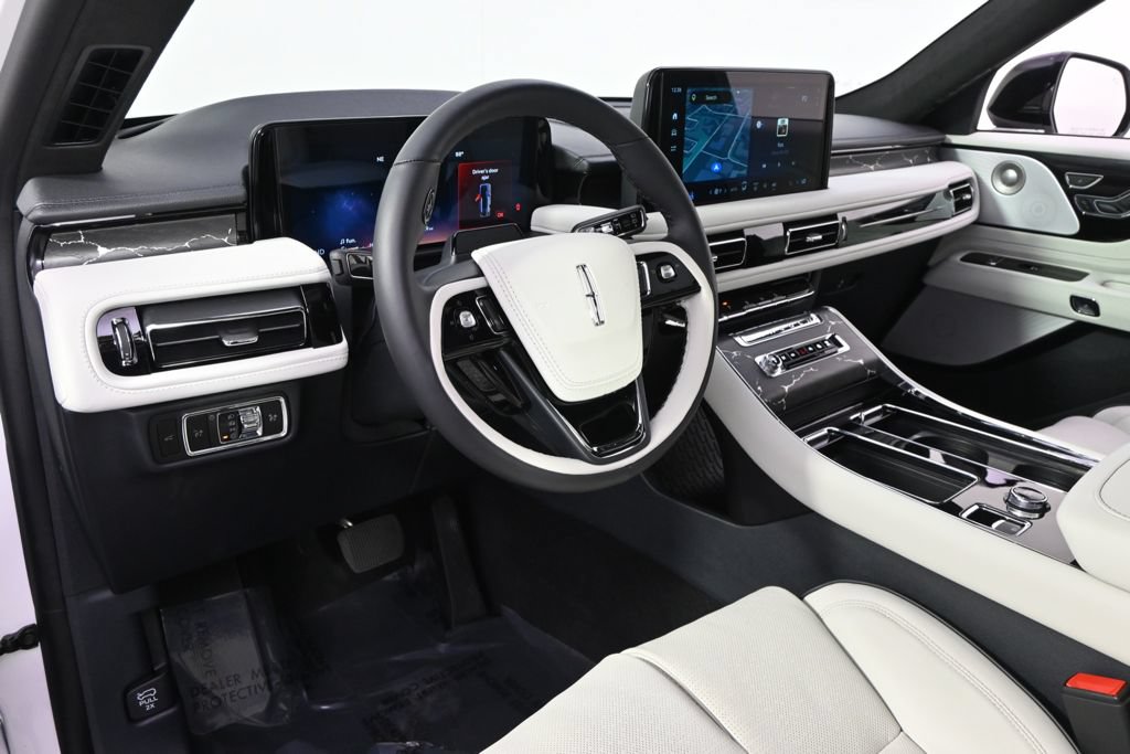 New 2026 Lincoln Aviator Black Label w/ Jet Appearance Package AWD/4WD image 12