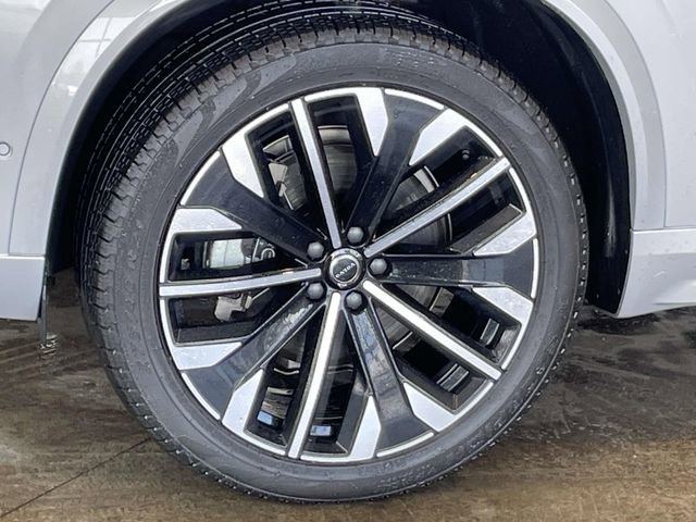 Used 2025 Volvo XC90 B6 Plus image 5