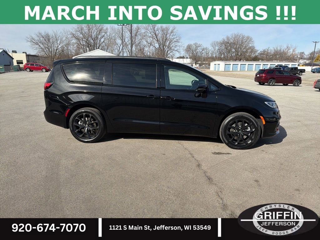 New 2026 Chrysler Pacifica Select w/ S Appearance Package image 6