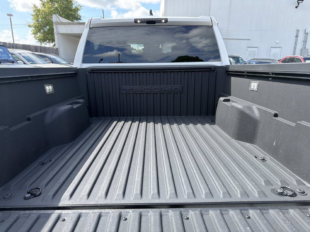 Used 2025 Toyota Tacoma TRD Off-Road AWD/4WD image 8