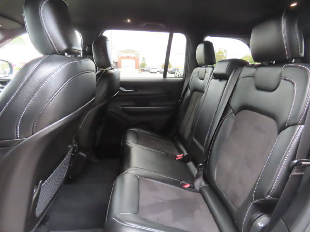 Used 2023 Jeep Grand Cherokee Altitude AWD/4WD image 23