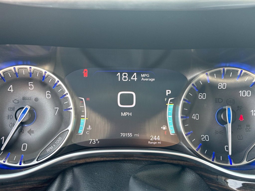 Used 2023 Chrysler Pacifica Limited FWD image 40