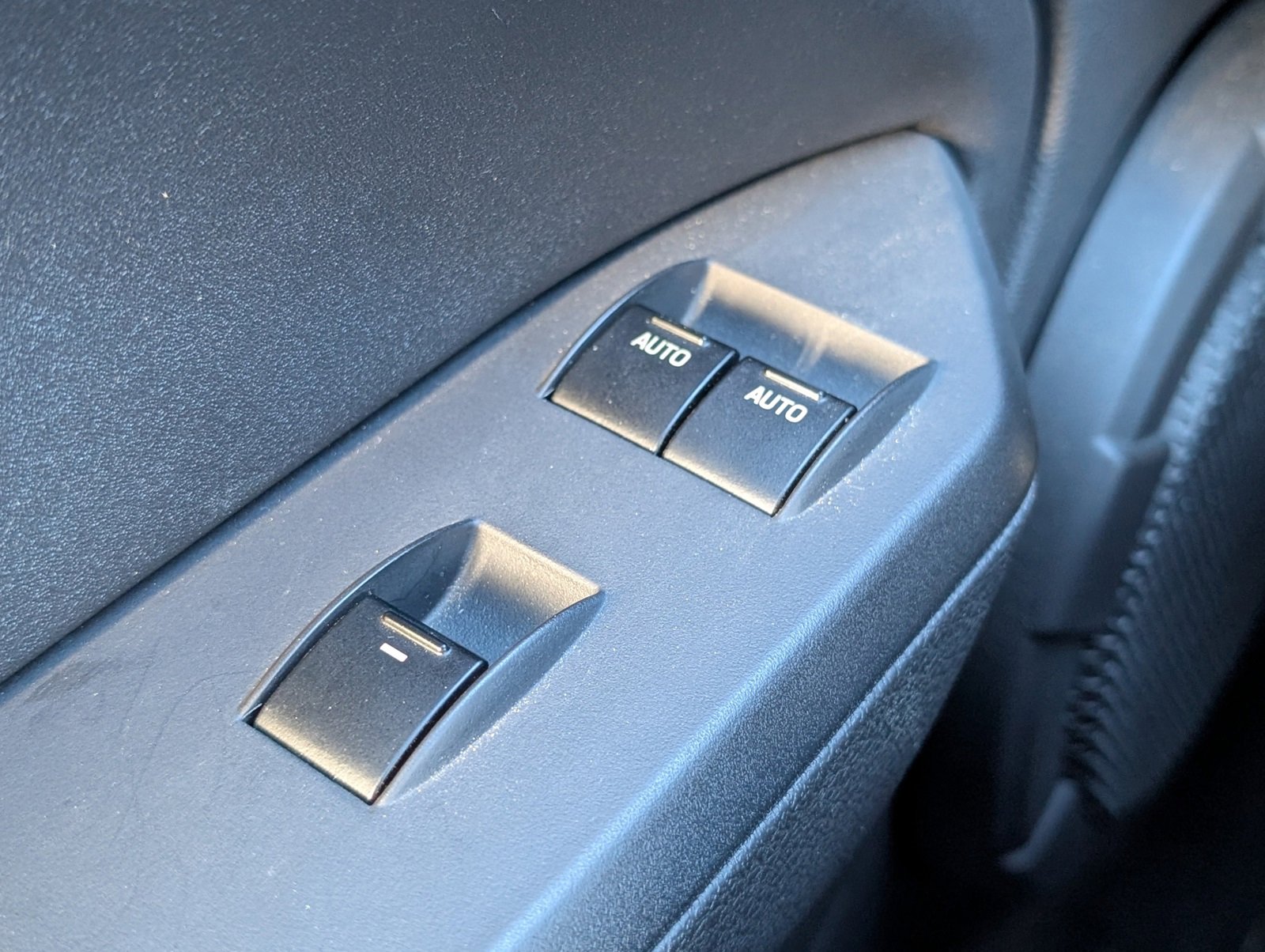 Used 2005 Ford Mustang Convertible image 12