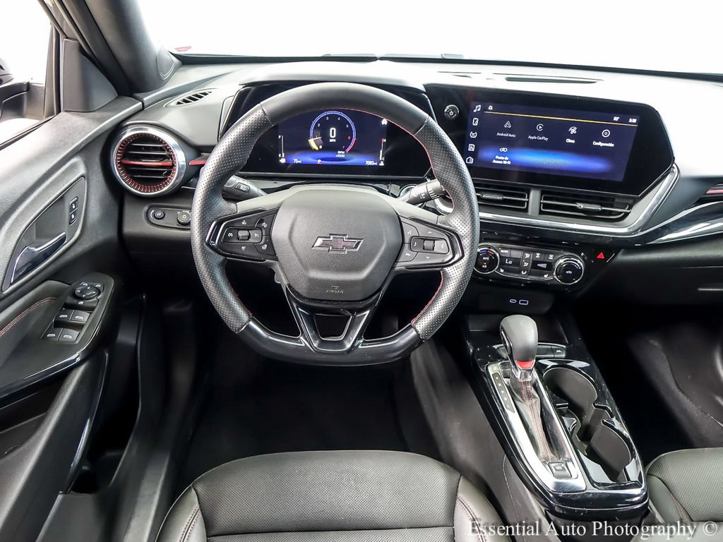 Used 2025 Chevrolet Trax RS FWD image 12