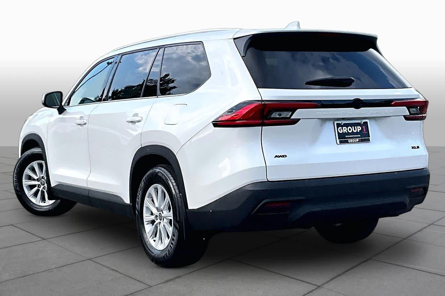Used 2024 Toyota Grand Highlander AWD image 12