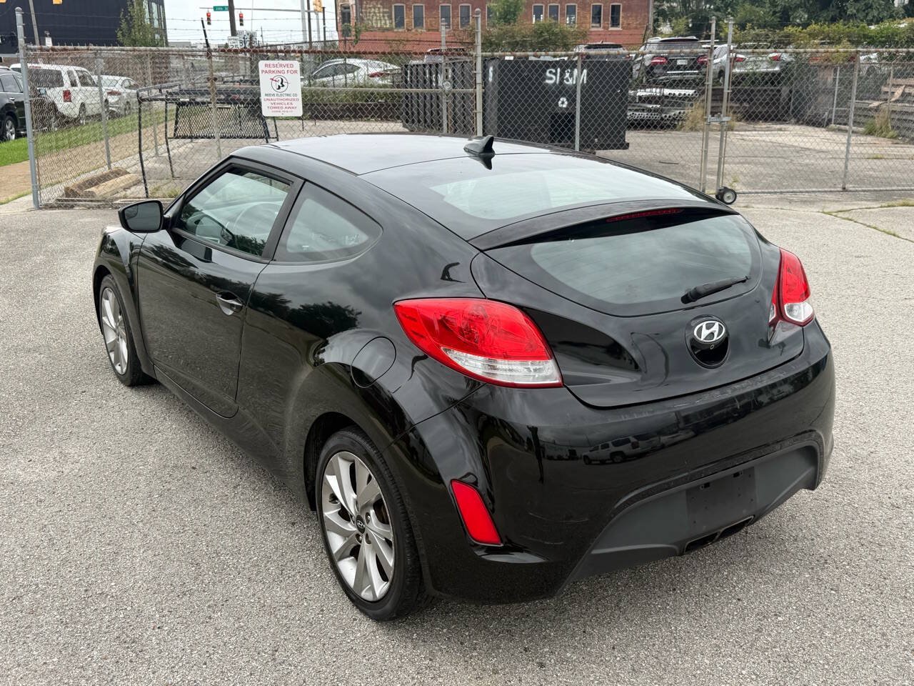 Used 2017 Hyundai Veloster FWD image 8