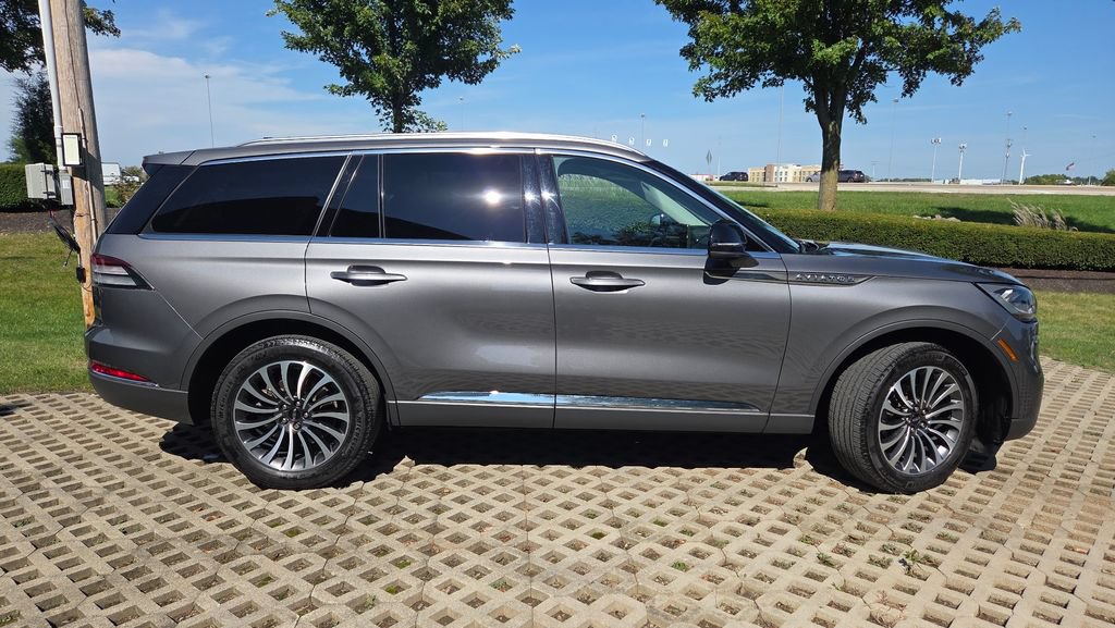 Used 2023 Lincoln Aviator AWD w/ Premium Package image 11