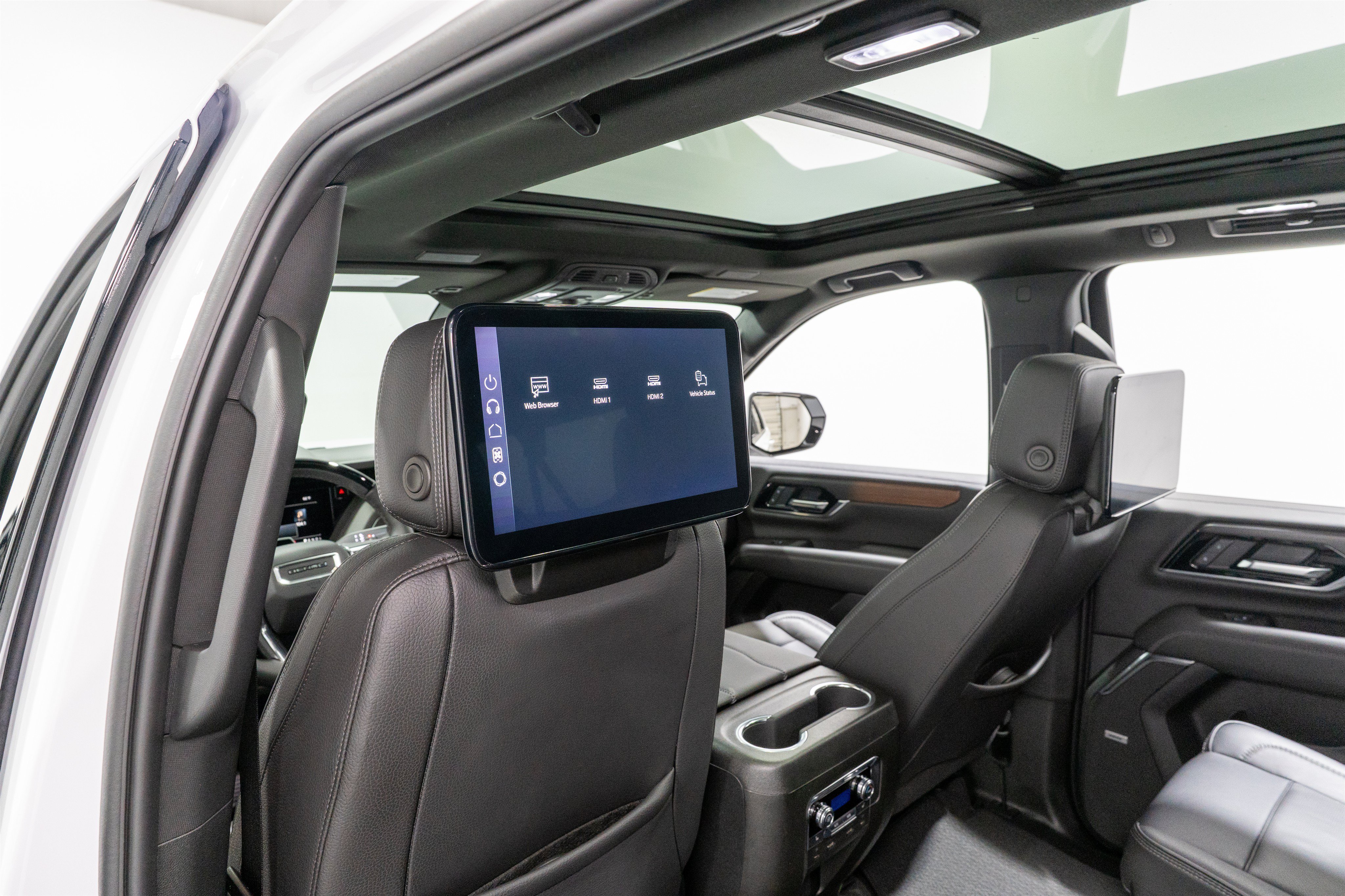 Used 2025 GMC Yukon XL Denali w/ Advanced Technology Package AWD/4WD image 34
