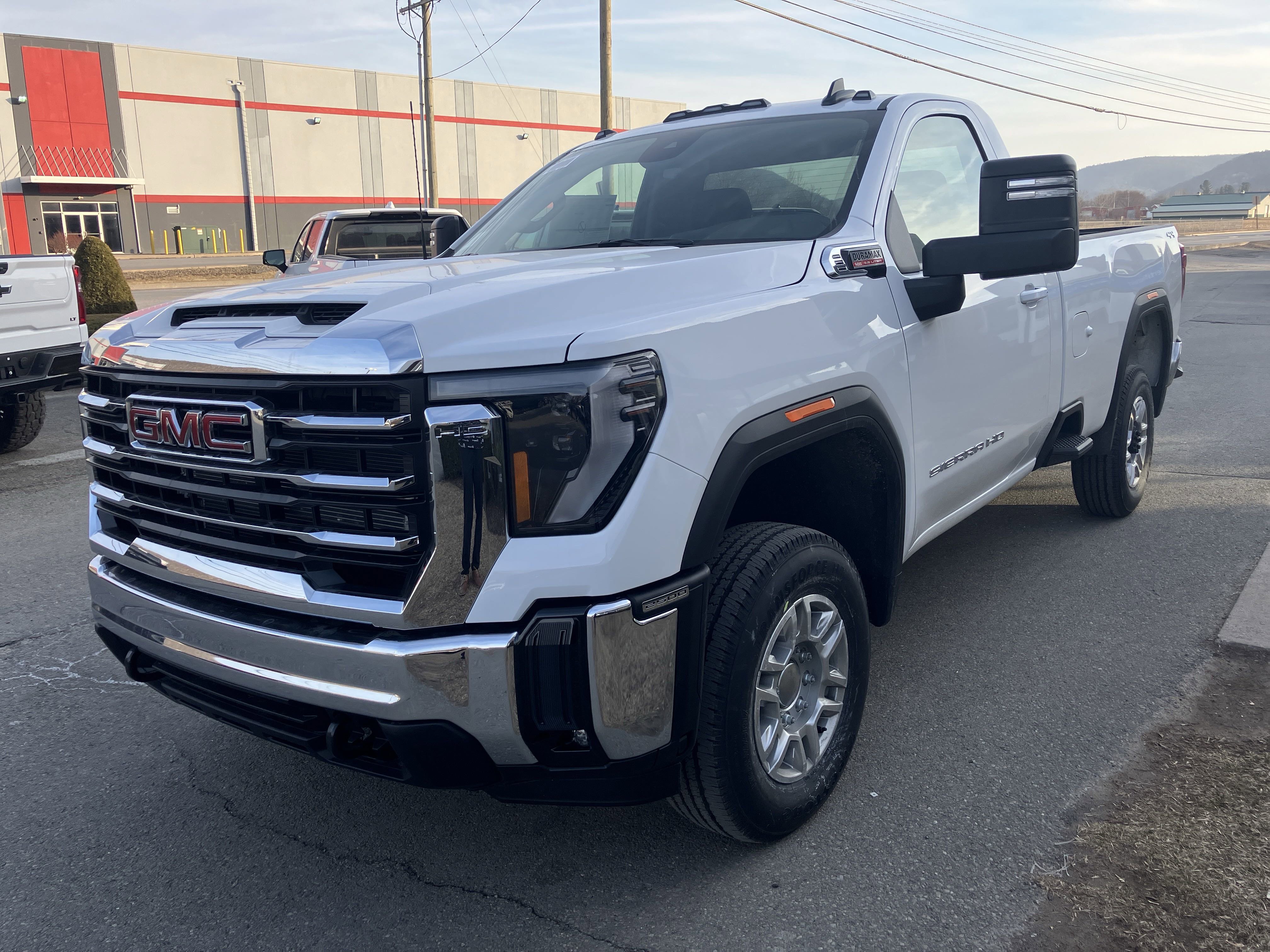New 2025 GMC Sierra 2500 SLE image 8