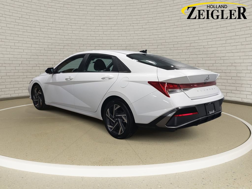 Certified 2025 Hyundai Elantra SEL image 7