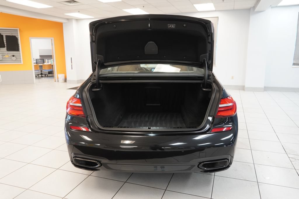 Used 2017 BMW 740i xDrive AWD/4WD image 9