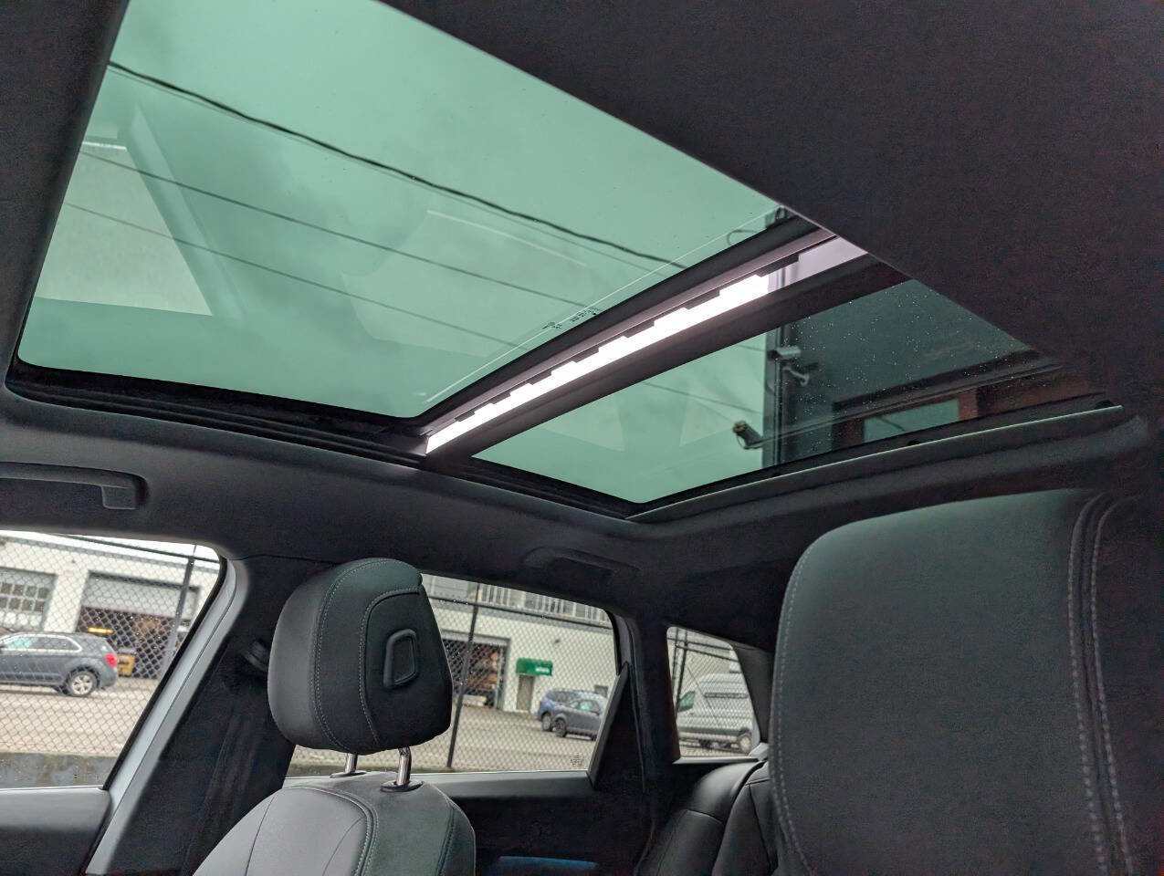 Used 2023 Audi Q4 e-tron Premium Plus w/ Premium Plus image 17