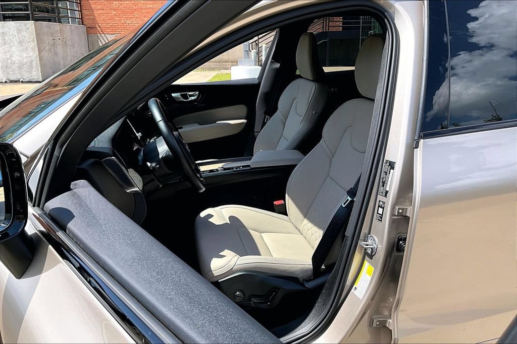 Certified 2026 Volvo XC60 B5 Plus AWD/4WD image 33