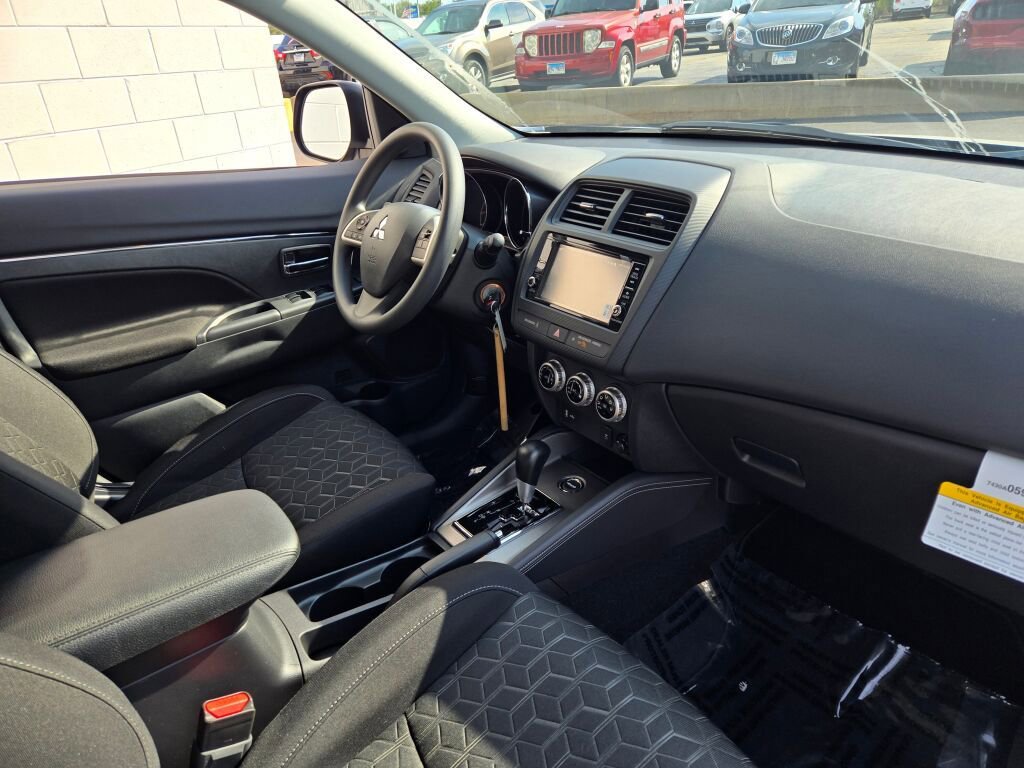 New 2025 Mitsubishi Outlander Sport ES image 5